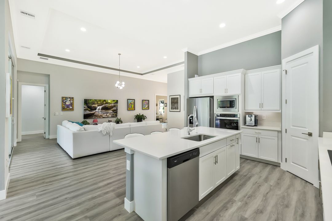 3754 Sapphire Cv Cir, Naples, FL 34114