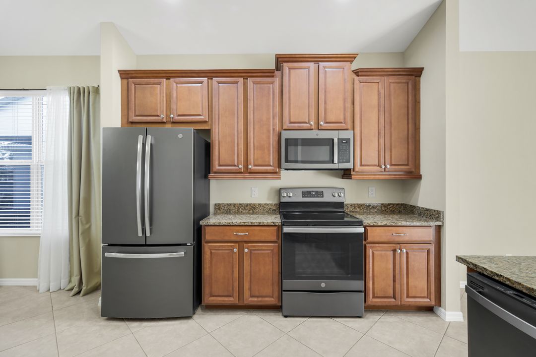 2730 Brightside Ct, Cape Coral, FL 33991