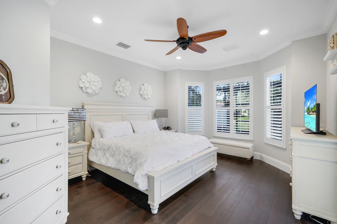 915 Fountain Run, Naples, FL 34119