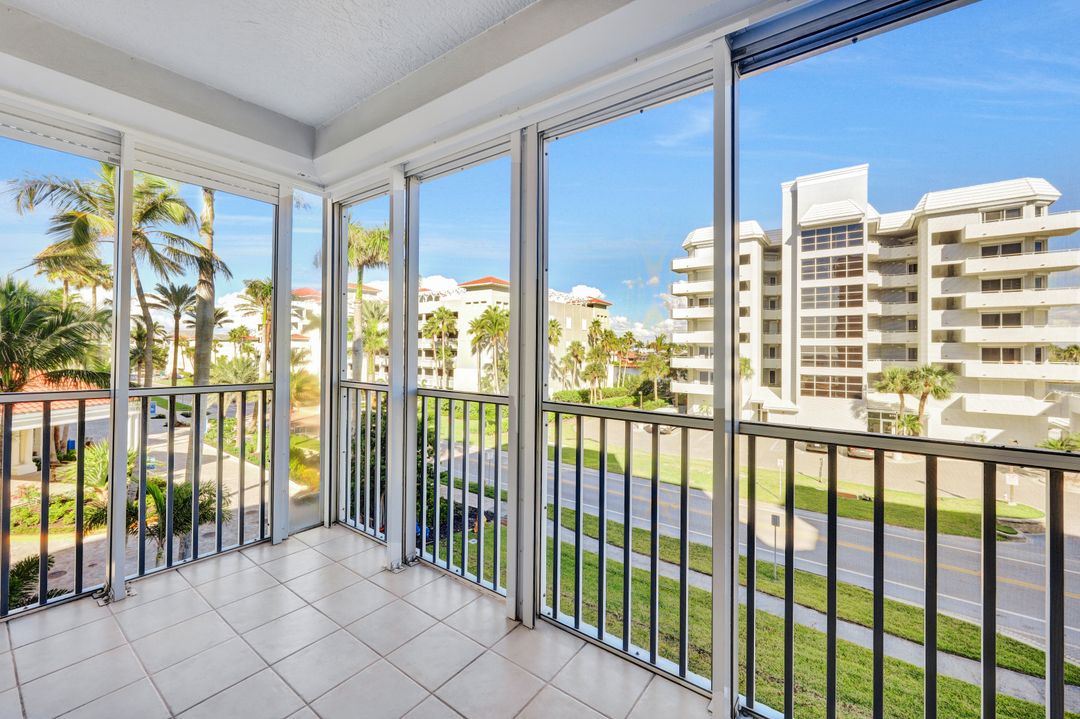 9811 Gulf Shore Dr #203, Naples, FL 34108