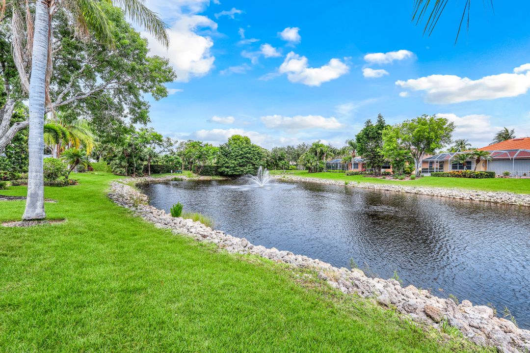 1343 Old Oak Ln, Naples, FL 34110