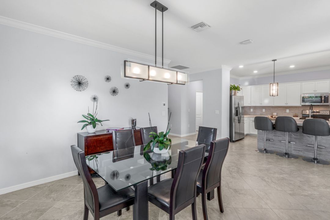 9445 Glenforest Dr, Naples, FL 34120