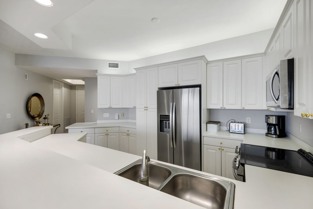410 Flagship Dr #605, Naples, FL 34108