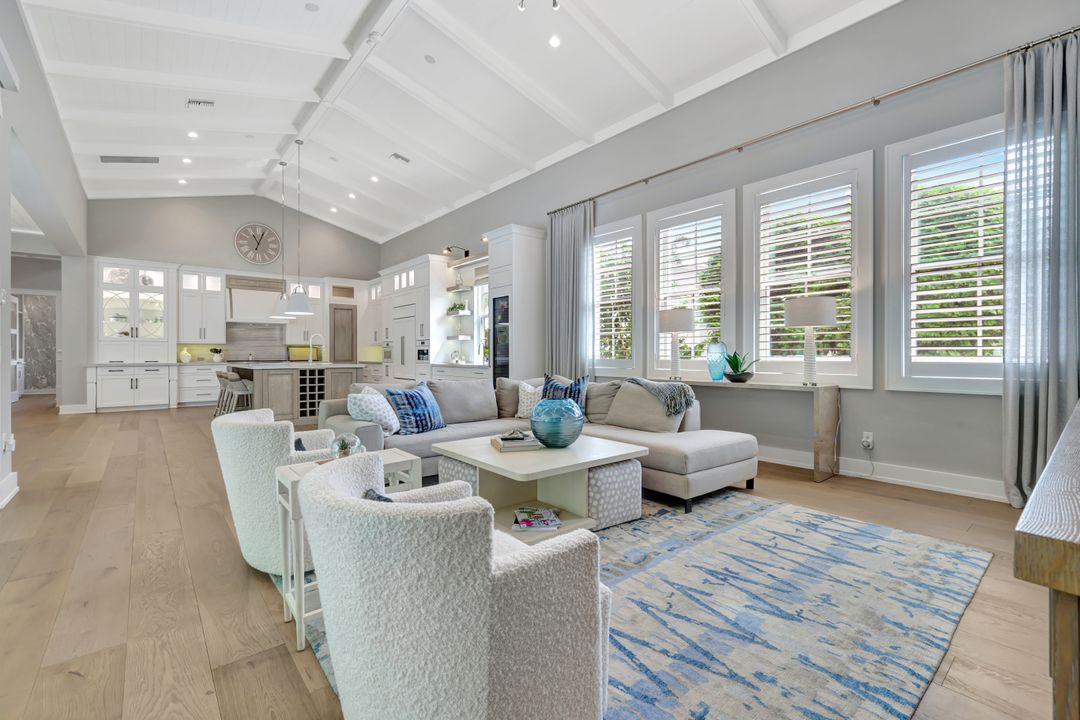 160 Broad Ave S, Naples, FL 34102