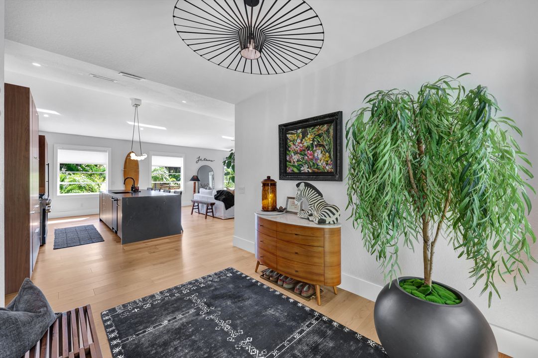 746 Park Ave, Naples, FL 34110