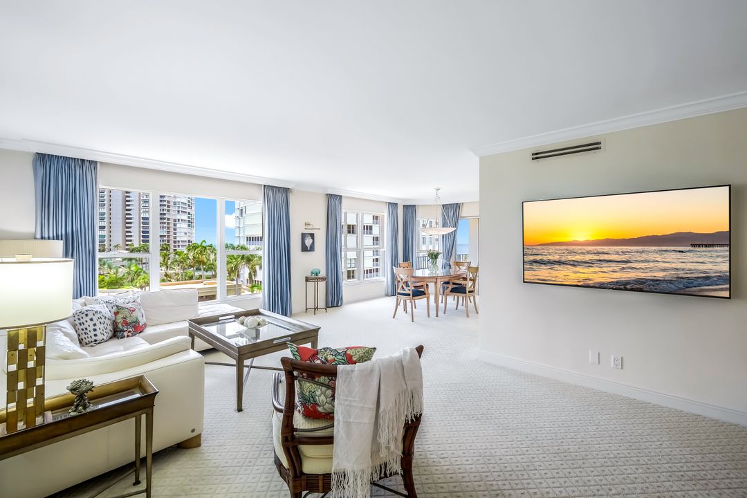 4451 Gulf Shore Blvd N #703, Naples, FL 34103