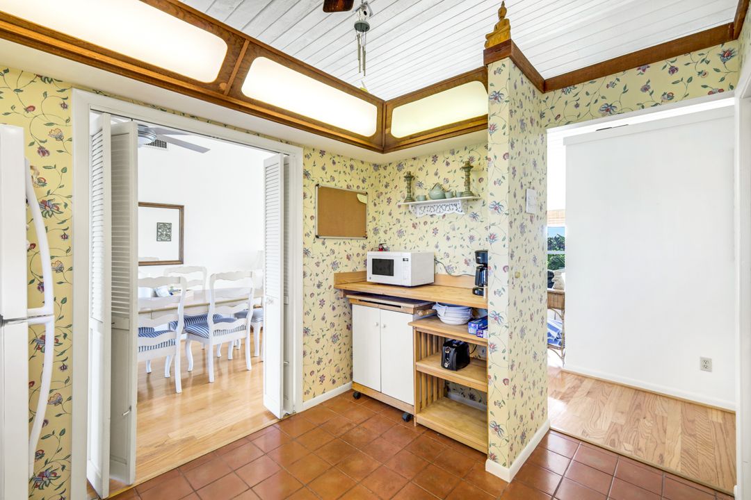 647 Rabbit Rd, Sanibel, FL 33957