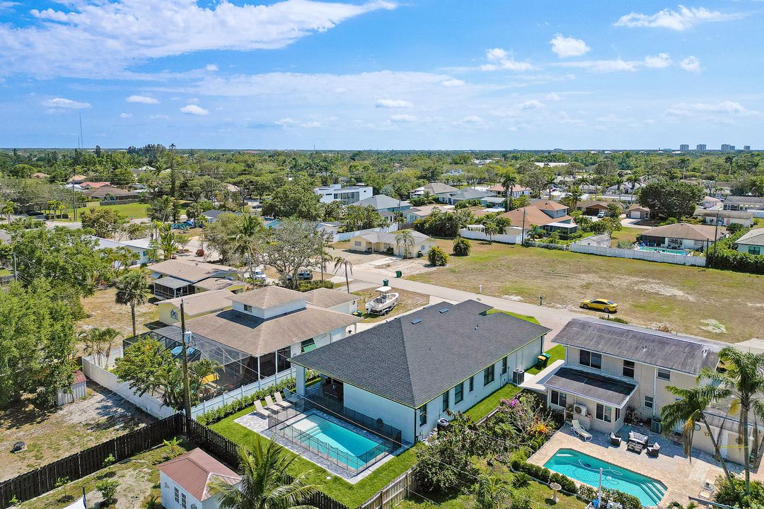 27 2nd St, Bonita Springs, FL 34134