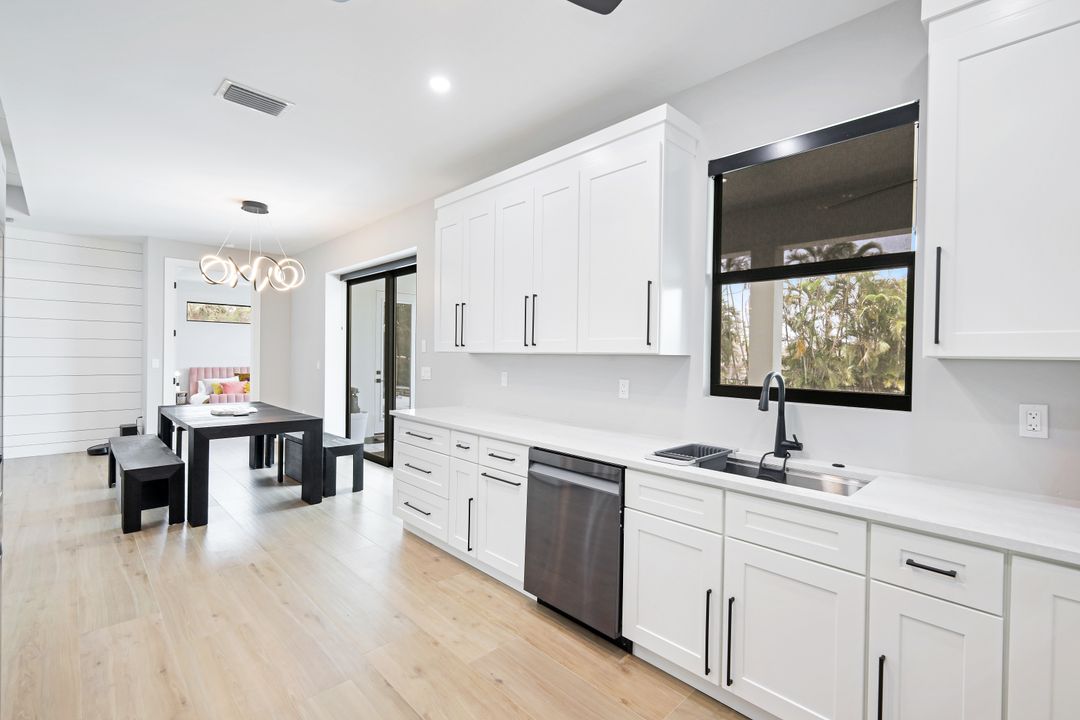 60 Liberty Ln, Naples, FL 34112