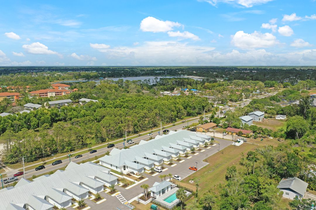 3040 Thomasson Dr, Naples, FL 34112