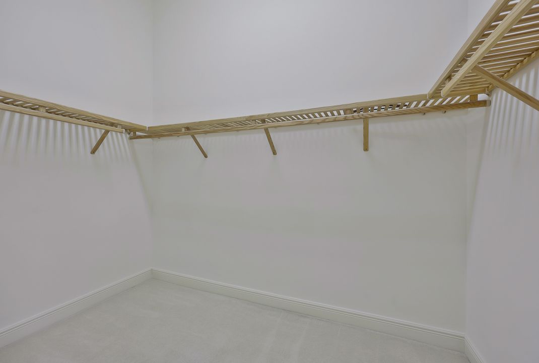 5616 Hammock Isles Dr, Naples, FL 34119