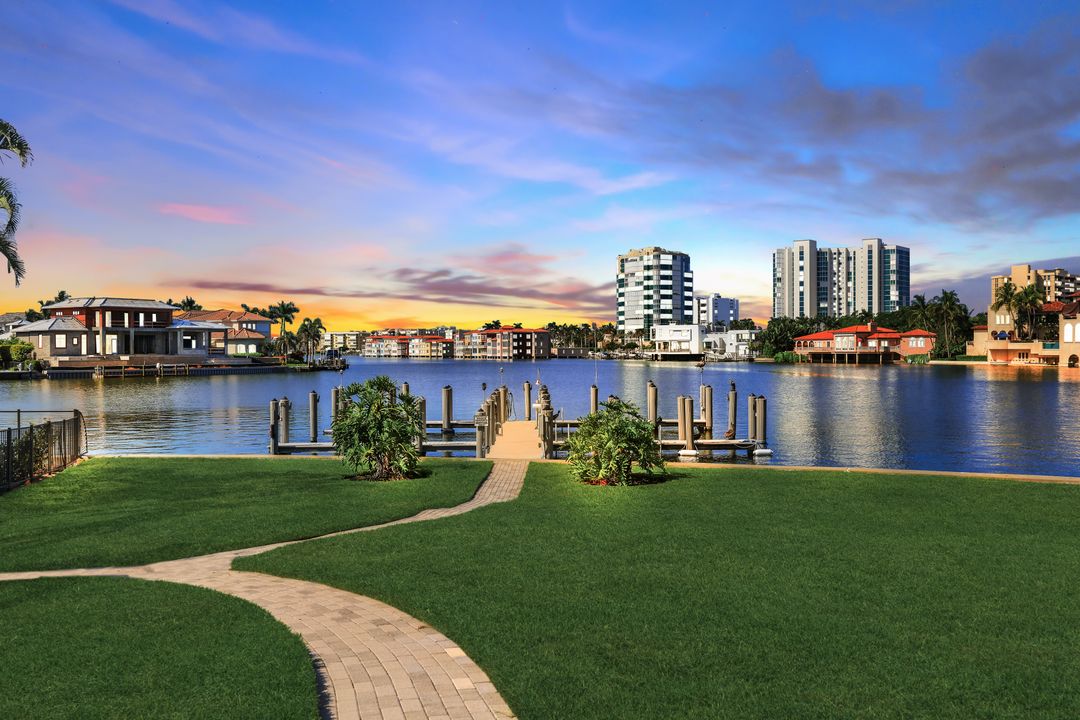 250 Park Shore Dr #601, Naples, FL 34103