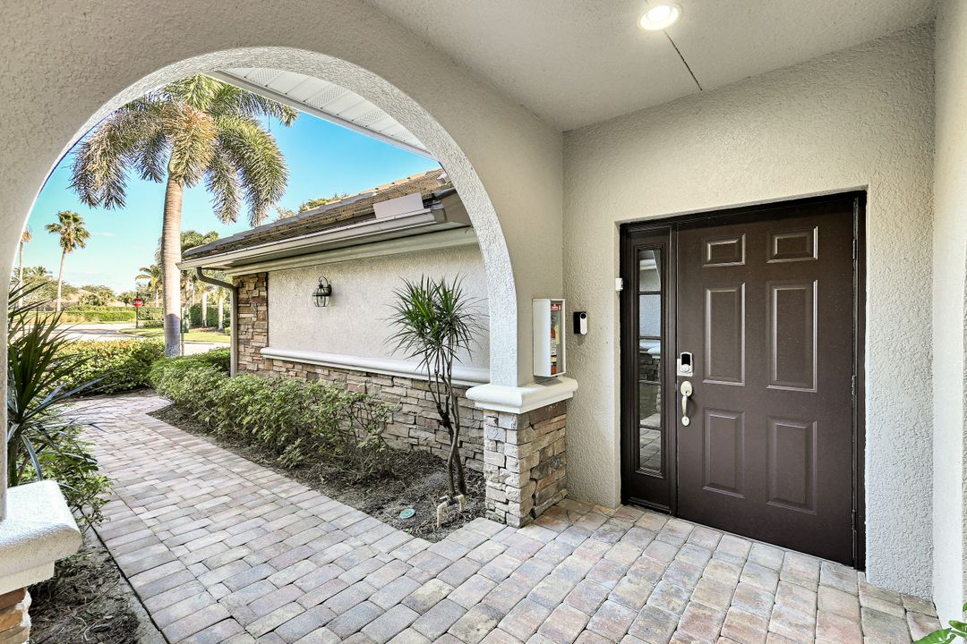 8755 Coastline Ct #201, Naples, FL 34120