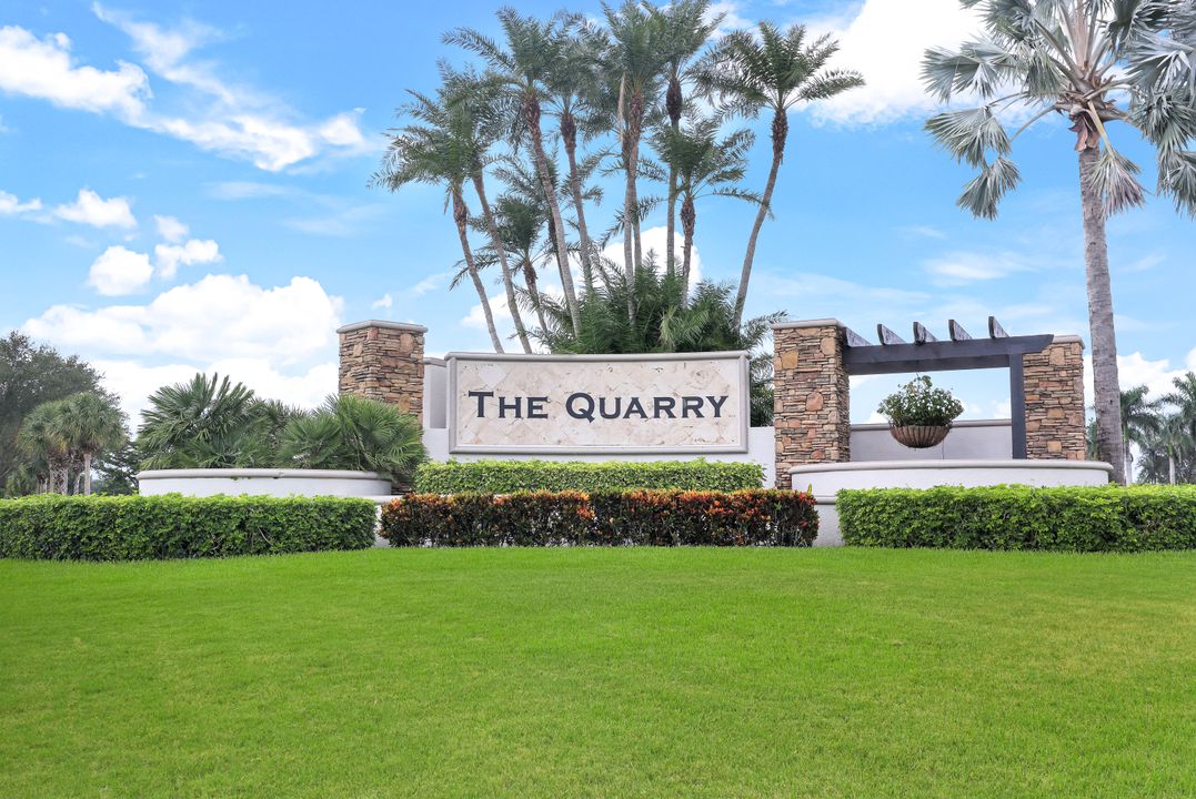 9220 Quartz Ln #101, Naples, FL 34120