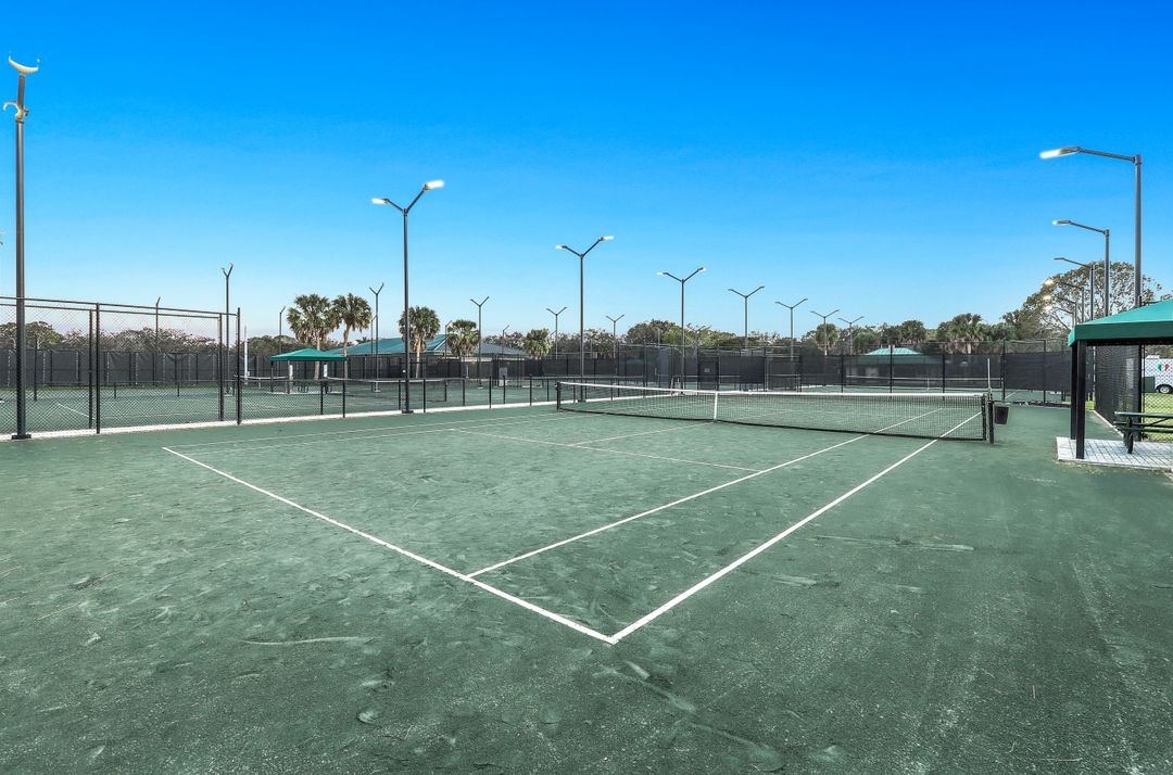 717 Pine Creek Ln, Naples, FL 34108