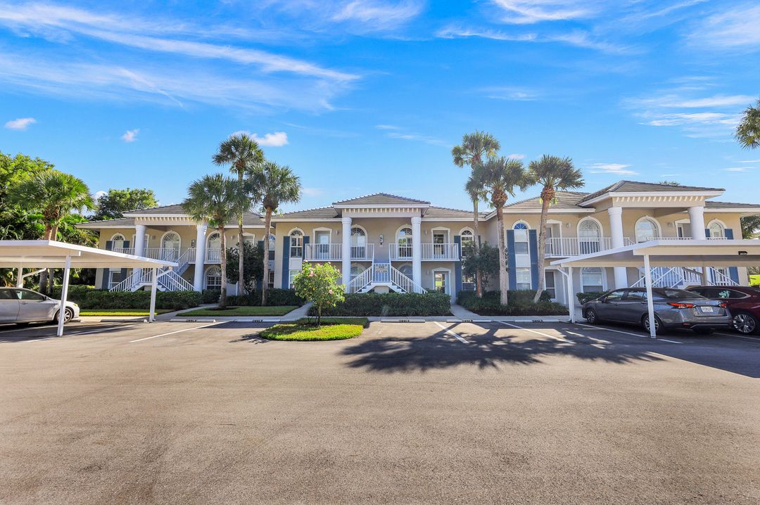 8200 Twelve Oaks Cir #412, Naples, FL 34113