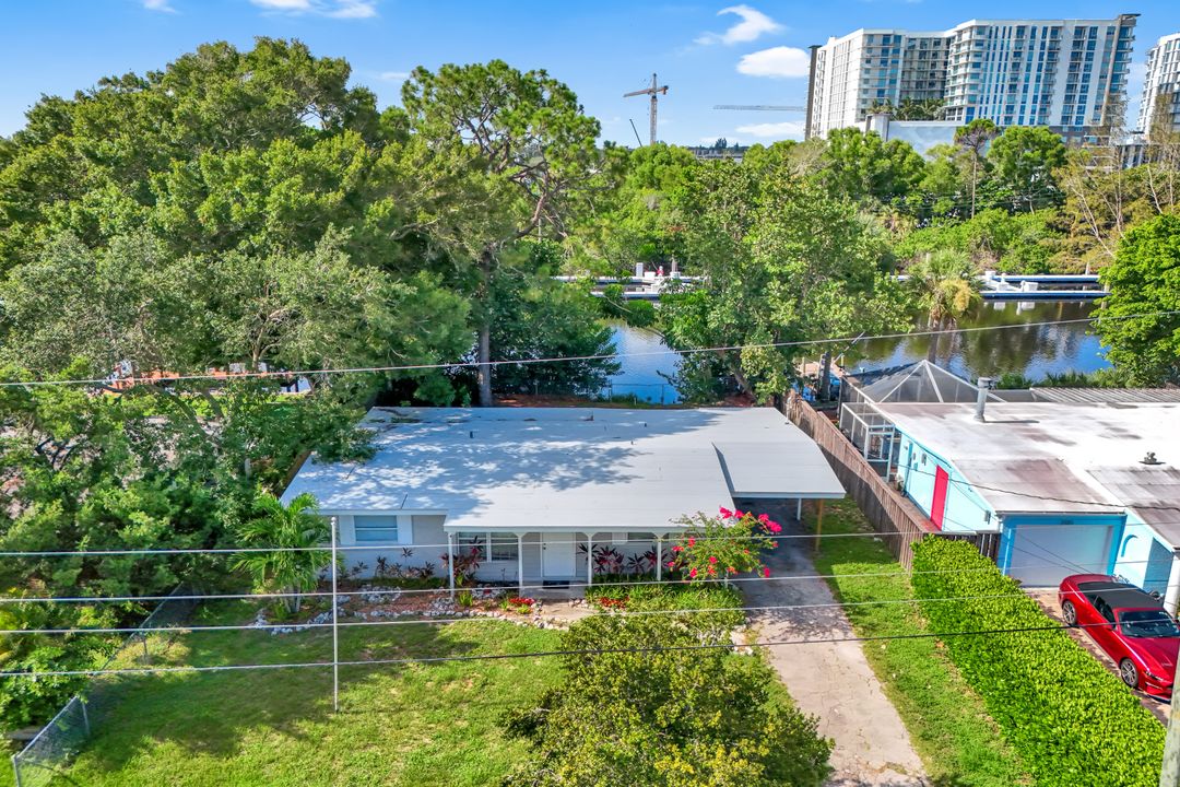 2140 Harbor Ln, Naples, FL 34104