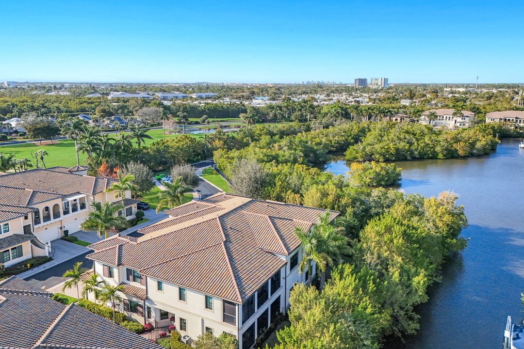 2472 Breakwater Wy #11-102, Naples, FL 34112