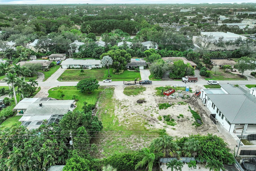 1081 Morningside Dr, Naples, FL 34103