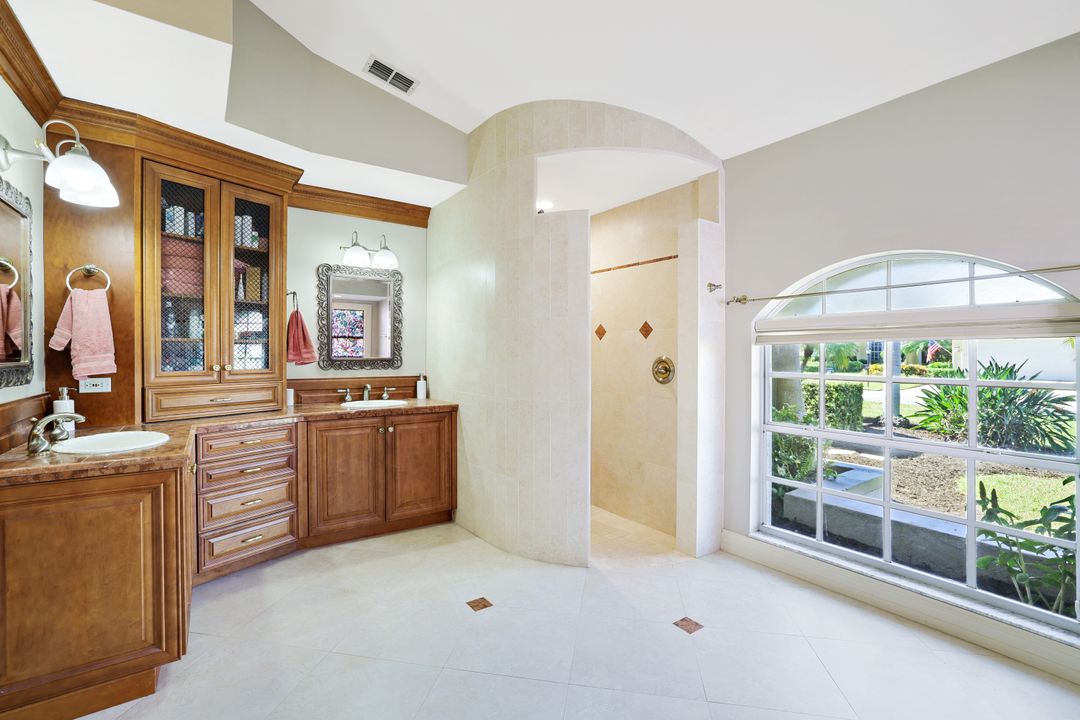 146 Muirfield Cir, Naples, FL 34113