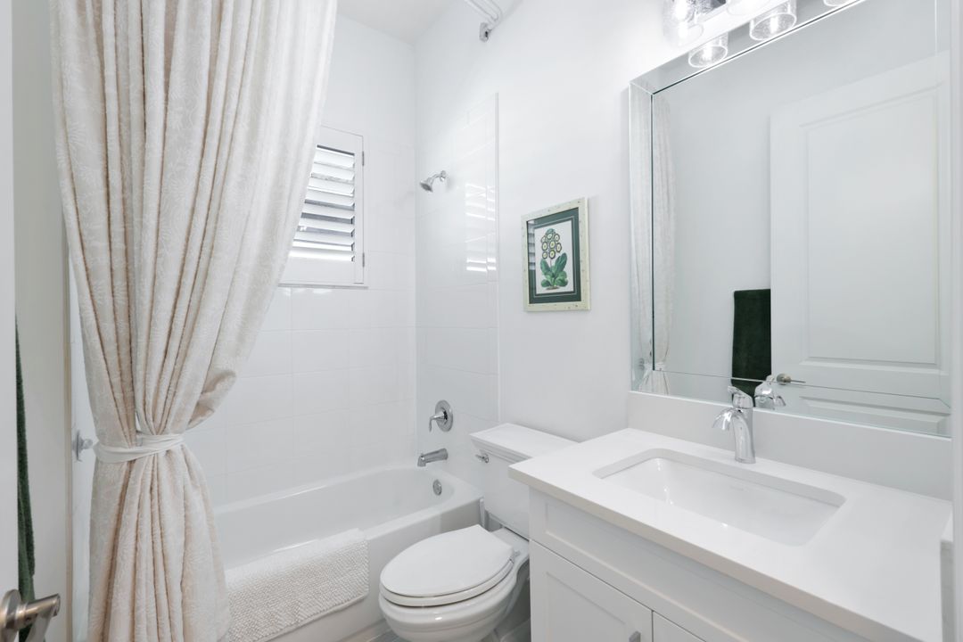 11555 Jacaranda Dr, Naples, FL 34120