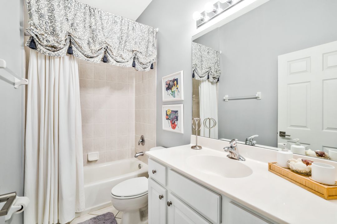 6679 Castlelawn Pl, Naples, FL 34113