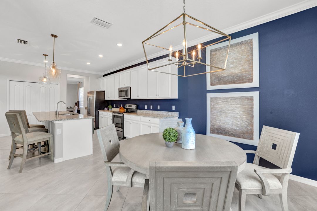2369 Tangerine Ln, Naples, FL 34120