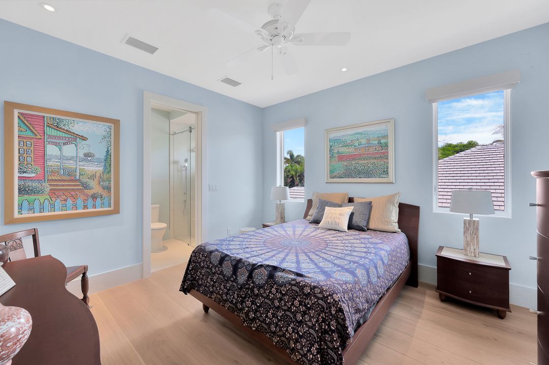 355 7th Ave S, Naples, FL 34102