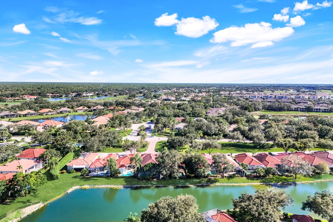 915 Fountain Run, Naples, FL 34119