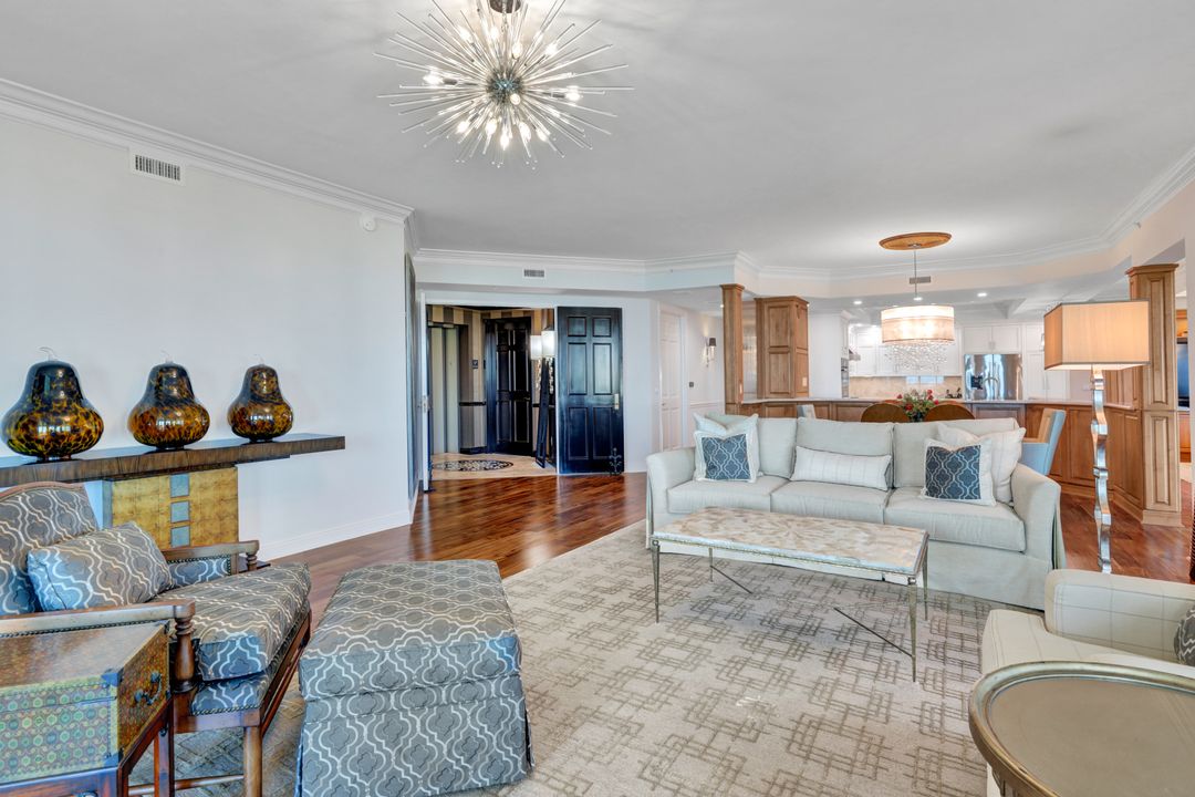 285 Grande Way #903, Naples, FL 34110
