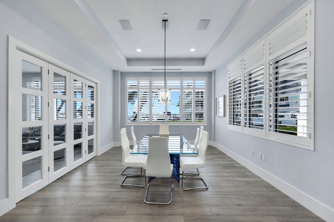 891 10th St S, Naples, FL 34102