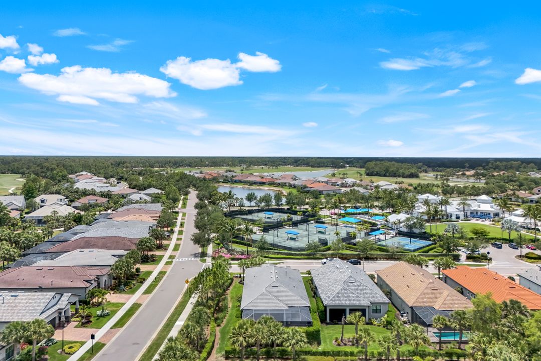 9368 Night Heron Ln, Naples, FL 34120