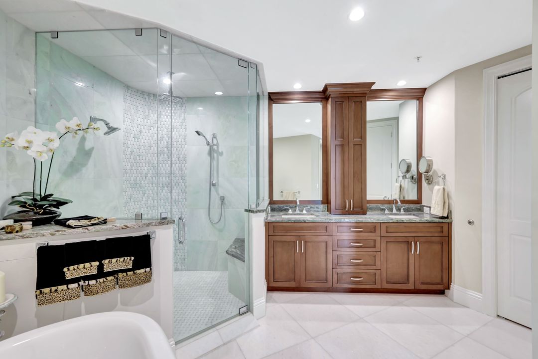 930 Cape Marco Dr #506, Marco Island, FL 34145