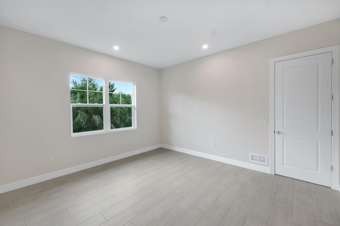 280 Antilles Wy E #101, Naples, FL 34112