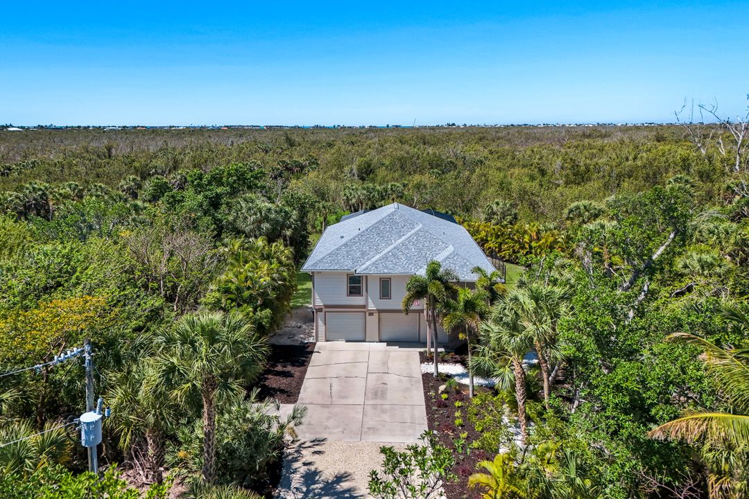 2130 Sunset Cir, Sanibel, FL 33957