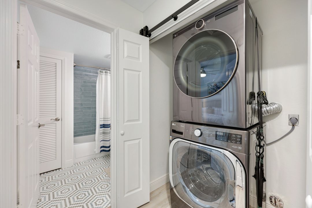 824 Tanbark Dr #204, Naples, FL 34108