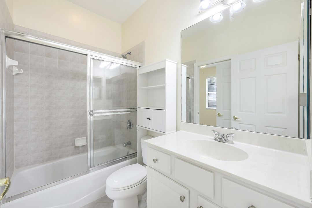 6596 Castlelawn Pl, Naples, FL 34113