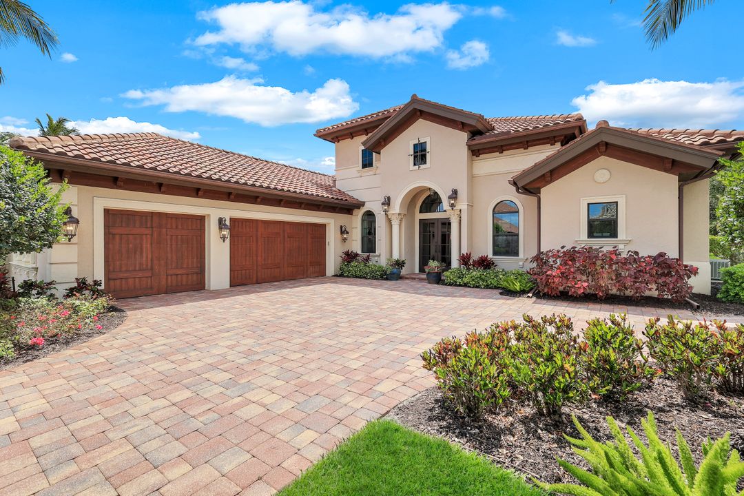 6477 Costa Cir, Naples, FL 34113