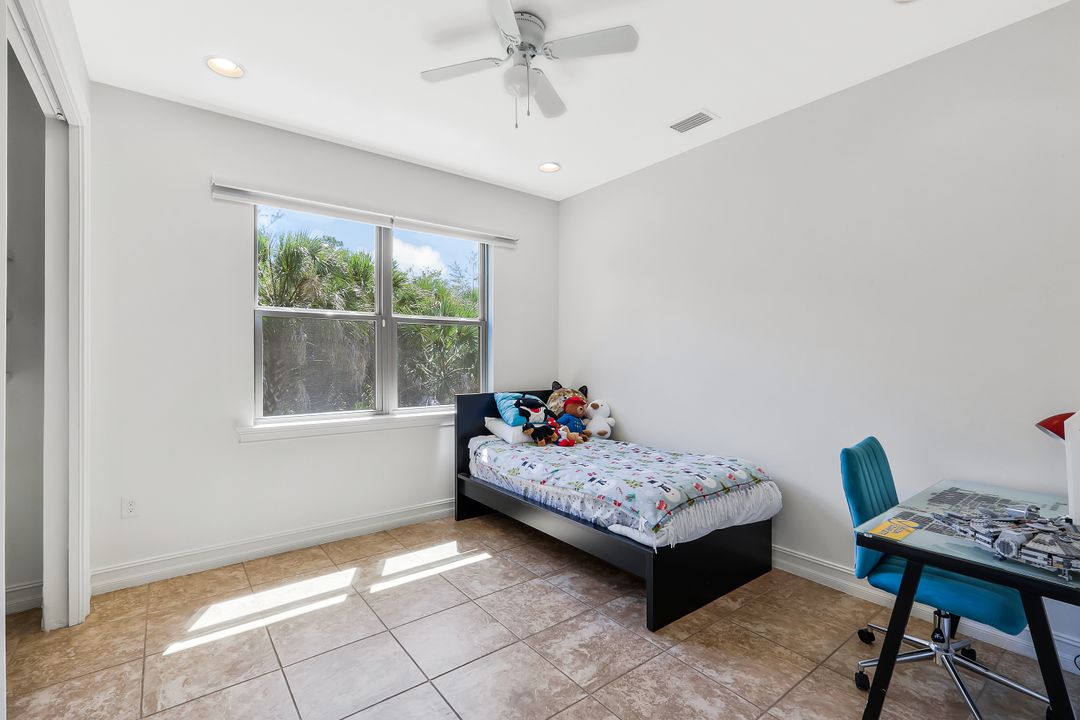 16188 Aberdeen Ave, Naples, FL 34110