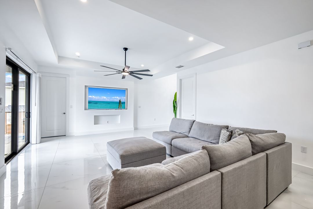 502 SW 25th Pl, Cape Coral, FL 33991