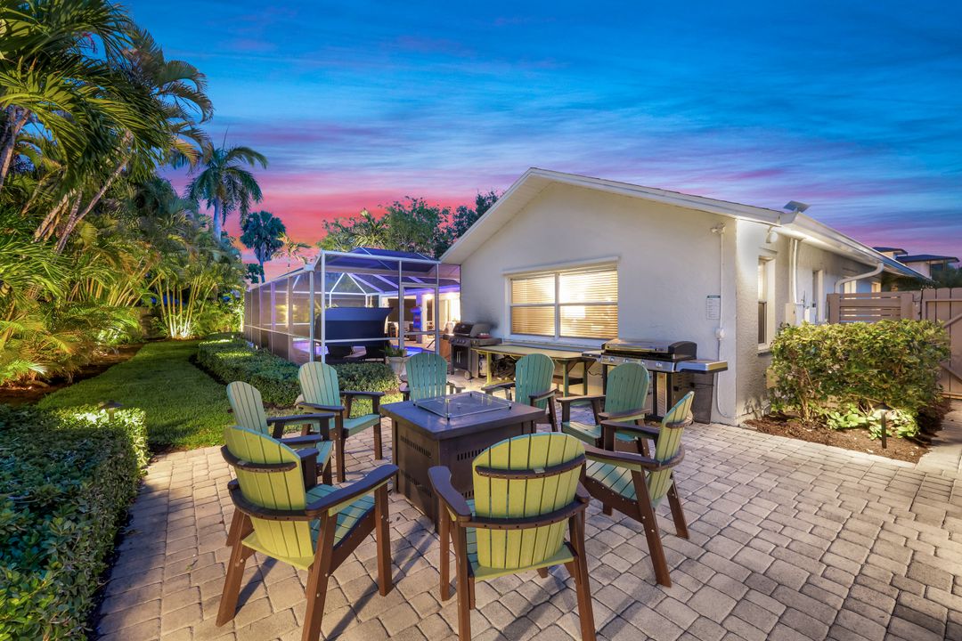 661 97th Ave N, Naples, FL 34108