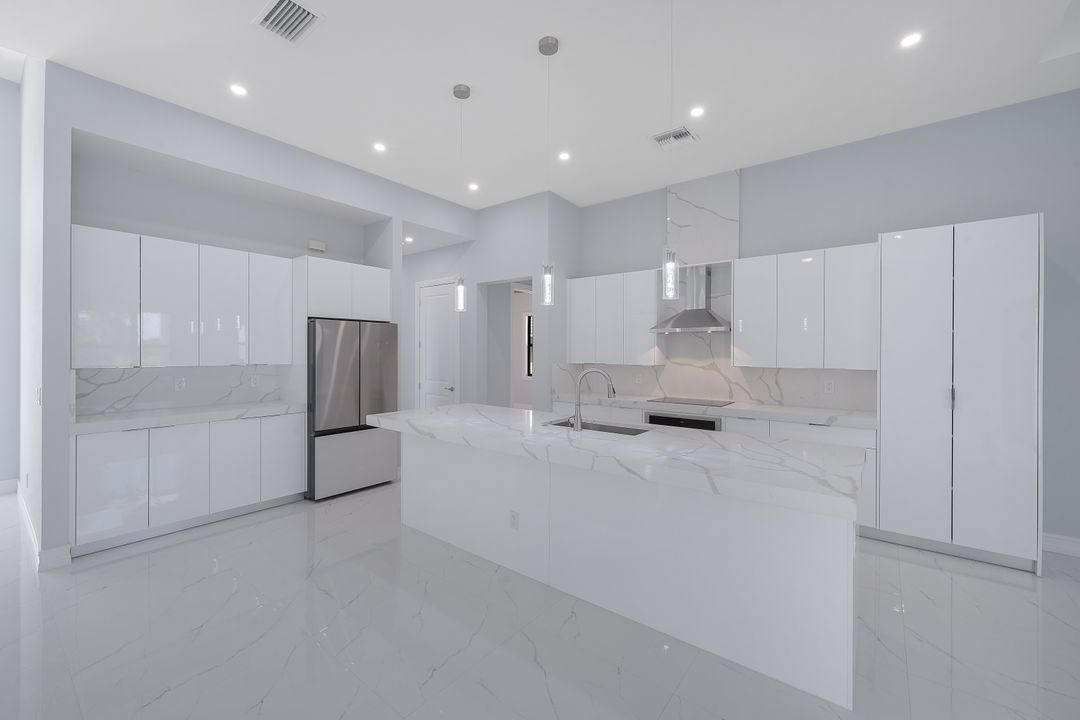 18288 Royal Hammock Blvd, Naples, FL 34114