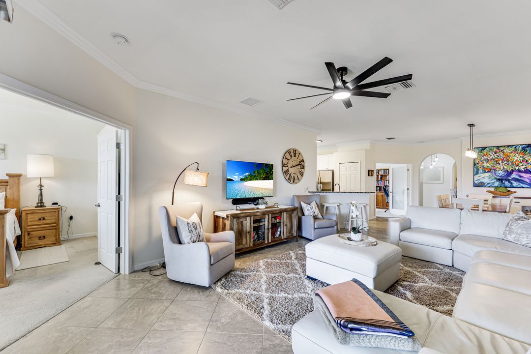 1427 Oceania Dr, Naples, FL 34113