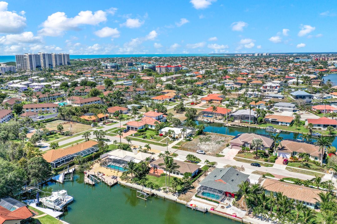 811 Wintergreen Ct, Marco Island, FL 34145