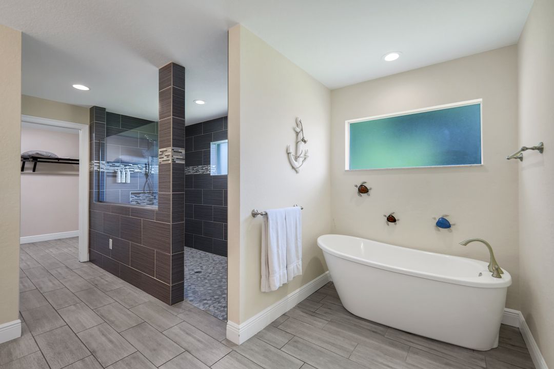 27741 Roslin Dr, Bonita Springs, FL 34135
