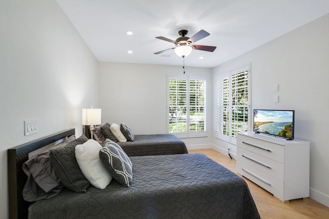 1560 Clermont Dr #201, Naples, FL 34109