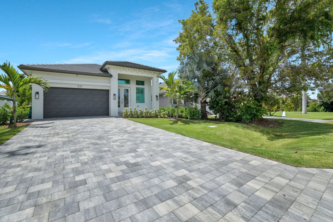 530 94th Ave N, Naples, FL 34108