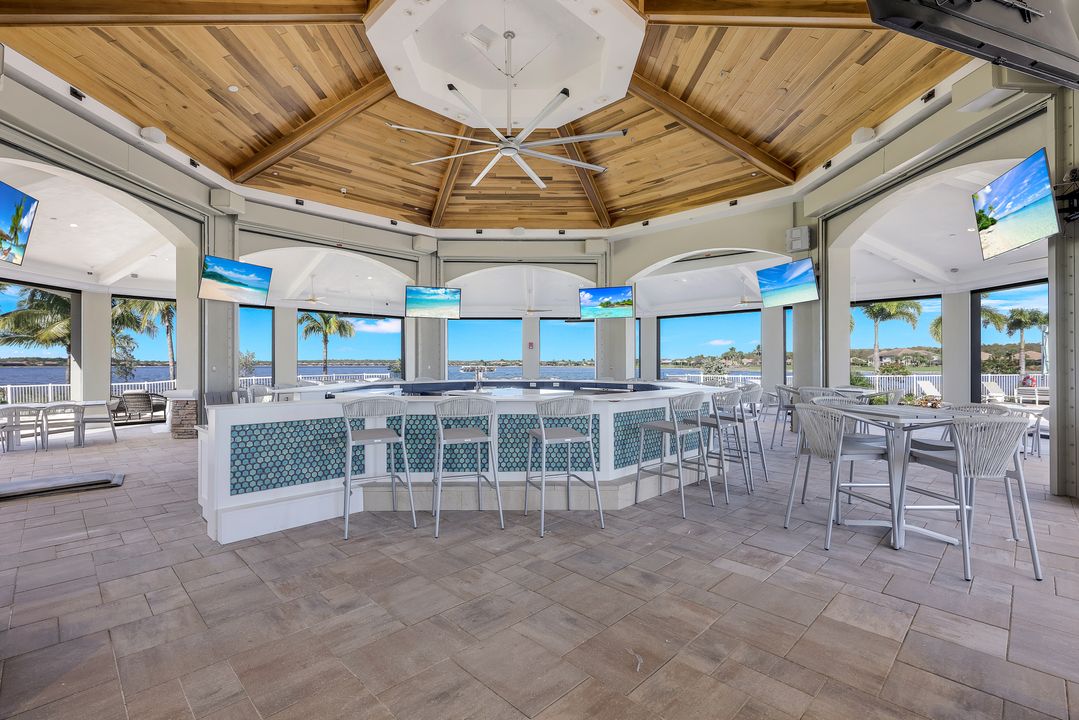 9052 Graphite Cir, Naples, FL 34120
