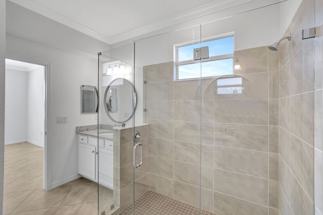 2074 Tamarron Ln, Naples, FL 34120