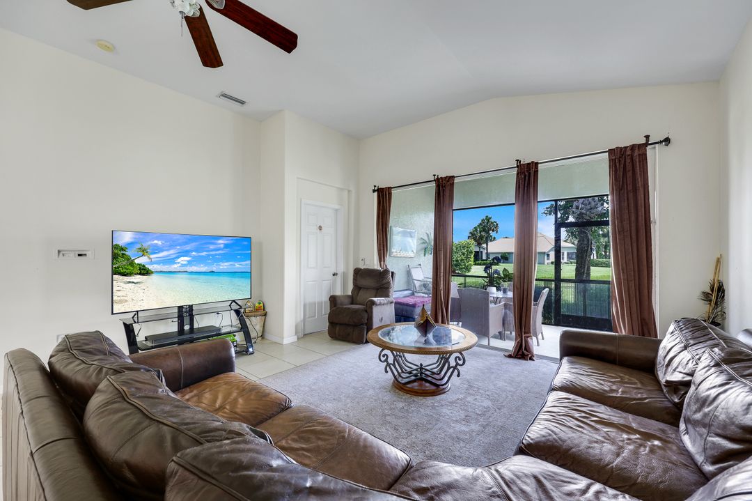 2010 Fairmont Ln, Naples, FL 34120